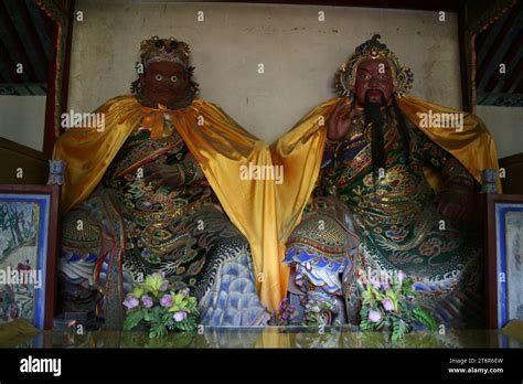  Il Tempio di Guan Yu: Un'Oasi Storica Incorniciata da Una Foresta Secolare!