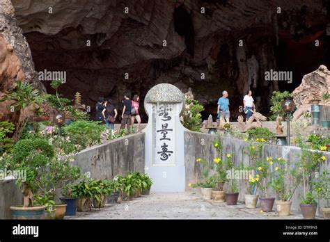  Kek Lok Tong: Un Tempio Cinese Incantato Incastonato Tra Le Colline Di Ipoh!